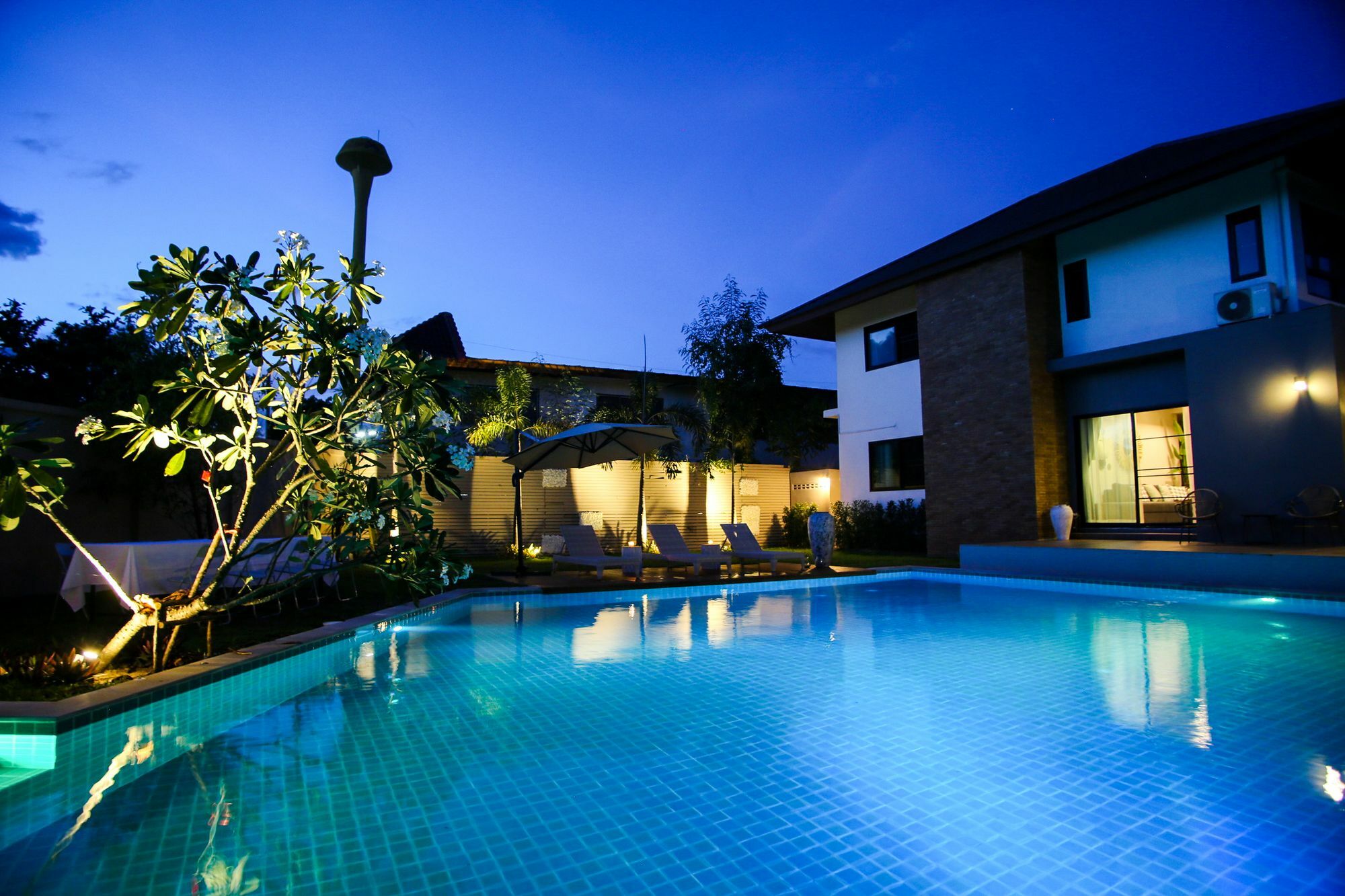 Moin 1617 Luxury Double-Pool Villa เชียงใหม่ ภายนอก รูปภาพ